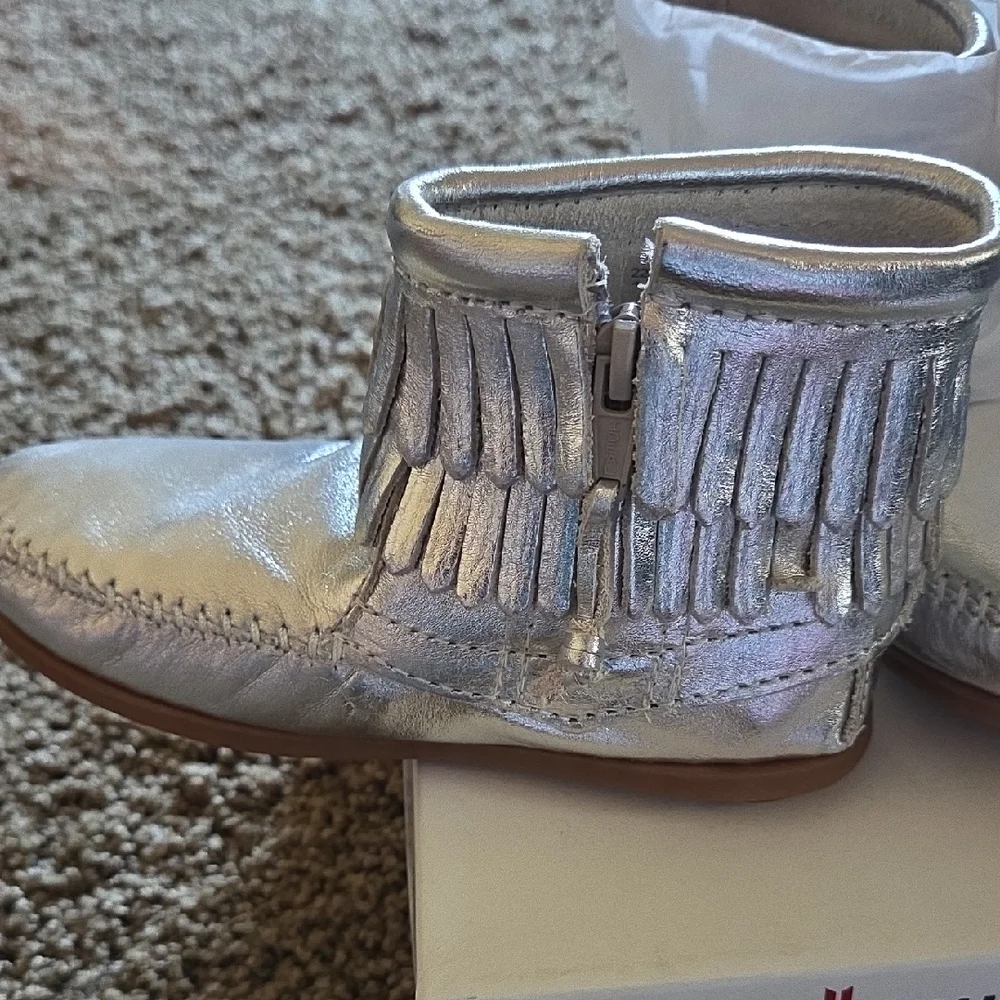Minnetonka Kids Shimmering Silver Moccasins Size 11 Toddler